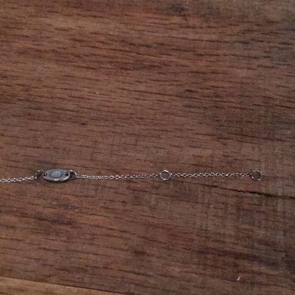 Dainty arrow necklace - Picture 3 of 4